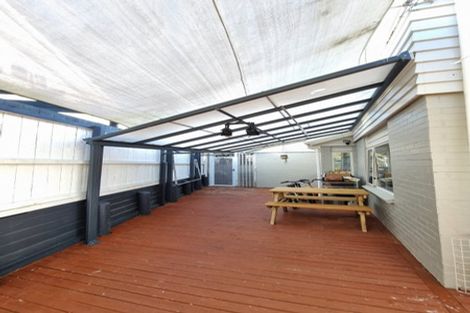 Photo of property in 26 Brashier Circle, Sunnyvale, Auckland, 0612