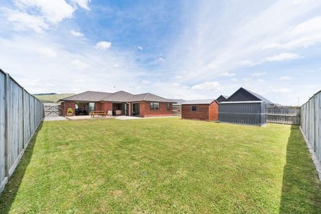 Photo of property in 11 Atlantic Drive, Fitzherbert, Palmerston North, 4410