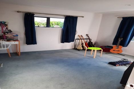 Photo of property in 8 Forbes Lane, Newlands, Wellington, 6037