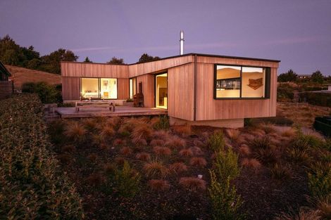 Photo of property in 6 Akitu Rise, Wanaka, 9305