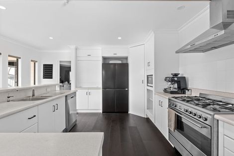 Photo of property in 2 Dallinger Street, St Andrews, Hamilton, 3200