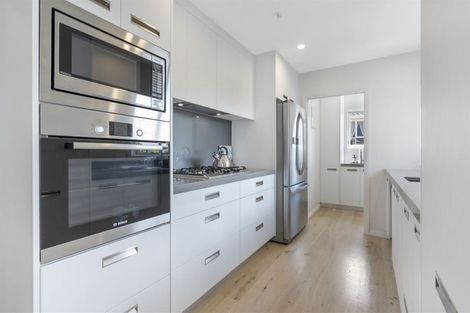 Photo of property in 3 Ussher Place, Pakuranga Heights, Auckland, 2010