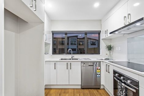 Photo of property in 13 Millcroft Lane, Ranui, Auckland, 0612