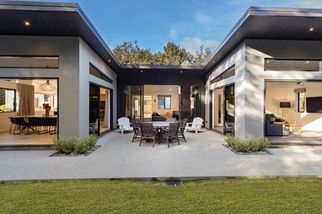 Photo of property in 13 Arbor Lane, Mount Creighton, Queenstown, 9371