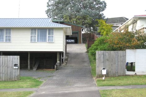 Photo of property in 12 Hueglow Rise, West Harbour, Auckland, 0618