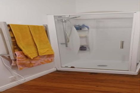 Photo of property in 11 Paisley Terrace, Karori, Wellington, 6012
