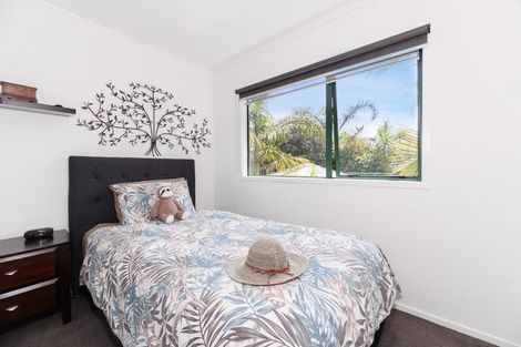 Photo of property in 2b Porter Avenue, Te Atatu South, Auckland, 0610