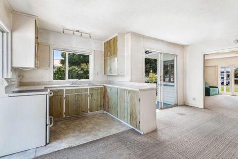 Photo of property in 2 Barberry Lane, Te Atatu Peninsula, Auckland, 0610