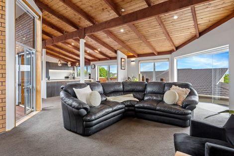 Photo of property in 44 Westpark Drive, West Harbour, Auckland, 0618