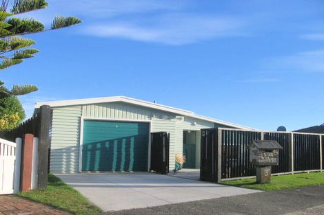 Photo of property in 3 Doon Grove, Papakowhai, Porirua, 5024