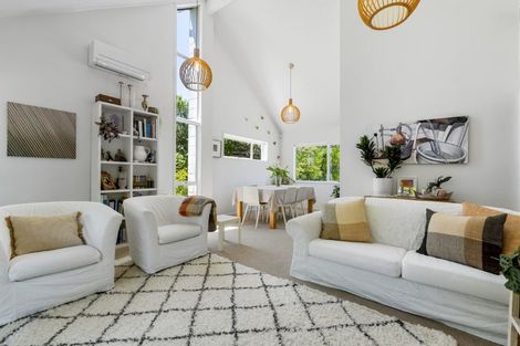 Photo of property in 1/41 Ravenwood Drive, Forrest Hill, Auckland, 0620