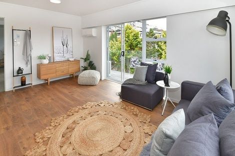 Photo of property in 2/546 Beach Road, Rothesay Bay, Auckland, 0630