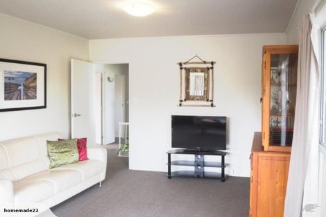 Photo of property in 2/218 East Coast Road, Forrest Hill, Auckland, 0620