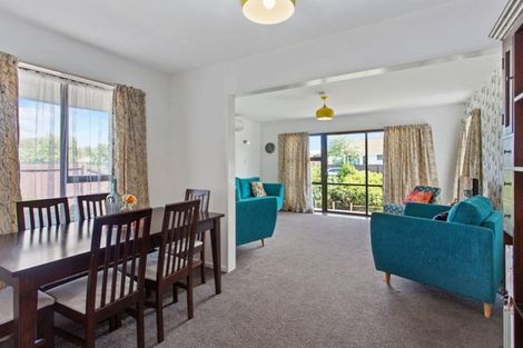 Photo of property in 2/52a Chipping Lane, Redwood, Christchurch, 8051