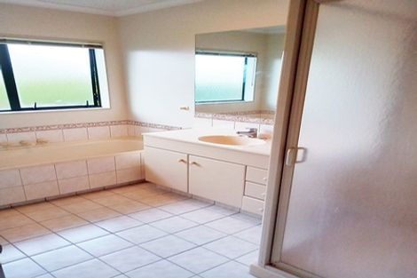 Photo of property in 33 Admiral Crescent, Flagstaff, Hamilton, 3210