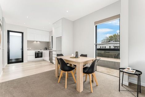 Photo of property in 5/6 Oswald Crescent, Paparangi, Wellington, 6037