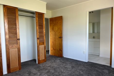 Photo of property in 17 Sumich Place, West Harbour, Auckland, 0618