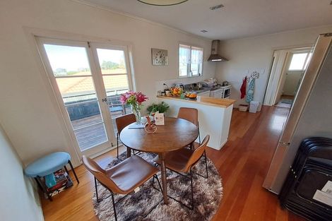 Photo of property in 57 Tiroroa Avenue, Te Atatu South, Auckland, 0610