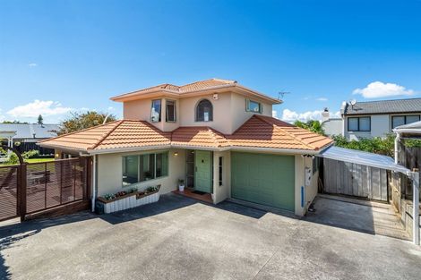 Photo of property in 2/883 East Coast Road, Northcross, Auckland, 0632