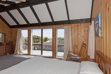 Photo of property in 26 Reeves Street, Waikanae Beach, Waikanae, 5036