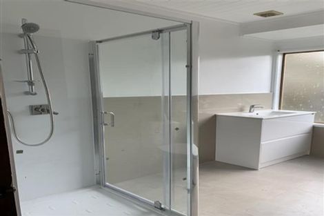 Photo of property in 5 Makepiece Place, Chatswood, Auckland, 0626