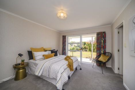 Photo of property in 15 Rosebank Avenue, Kelvin Grove, Palmerston North, 4414