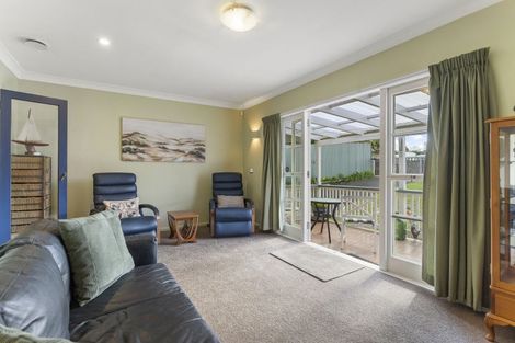 Photo of property in 22 Larsen Road, Panmure, Auckland, 1072