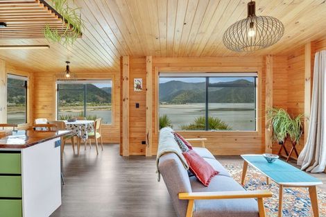 Photo of property in 127 Queen Charlotte Drive, Havelock, Picton, 7281