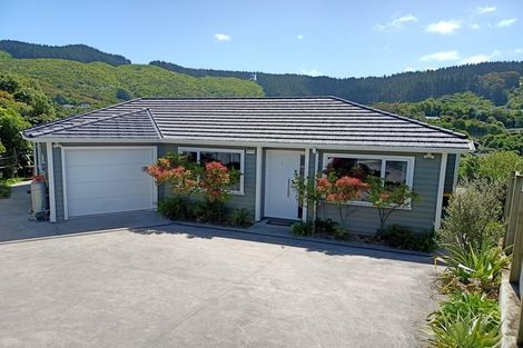 Photo of property in 10 Larsen Crescent, Tawa, Wellington, 5028