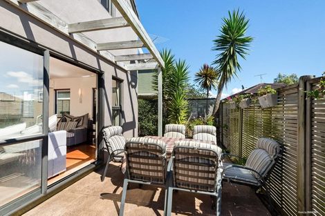 Photo of property in 4/64 Schnapper Rock Road, Schnapper Rock, Auckland, 0632