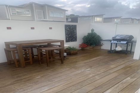 Photo of property in 73 Karepiro Drive, Stanmore Bay, Whangaparaoa, 0932