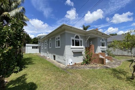 Photo of property in 32 Queensway, Three Kings, Auckland, 1024