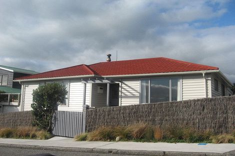 Photo of property in 168 Wellington Road, Paekakariki, 5034