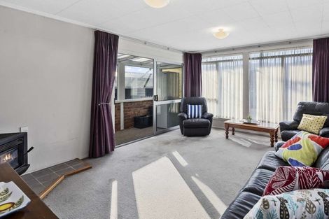 Photo of property in 5 Bird Grove, Stokes Valley, Lower Hutt, 5019