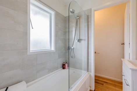 Photo of property in 13 Glen Marine Parade, Glendene, Auckland, 0602