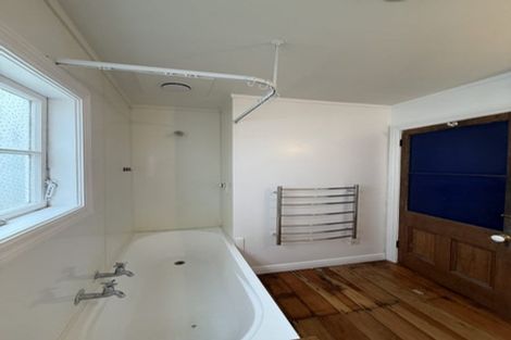 Photo of property in 20 Northland Road, Northland, Wellington, 6012