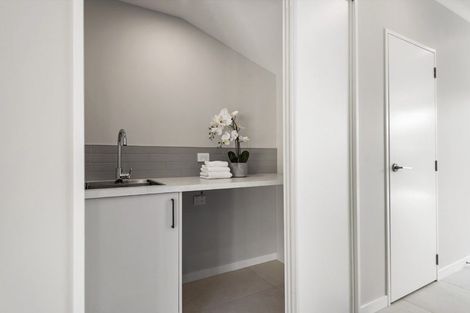 Photo of property in 34 Te Aniwaniwa Terrace, Albany, 0632