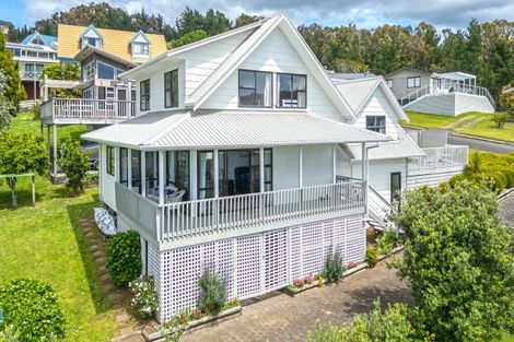 Photo of property in 127 Tuna Place, Onemana, Whangamata, 3691