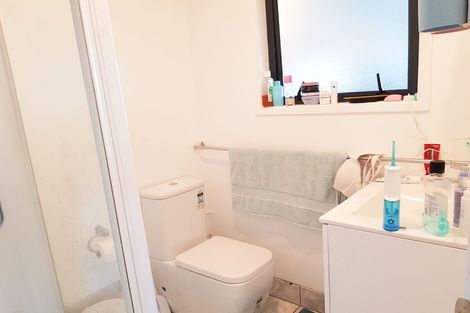 Photo of property in 106 Knights Road, Rothesay Bay, Auckland, 0630