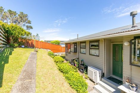 Photo of property in 4 Pelorous Street, Paparangi, Wellington, 6037