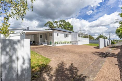 Photo of property in 1/8 West Lynn Road, Titirangi, Auckland, 0604
