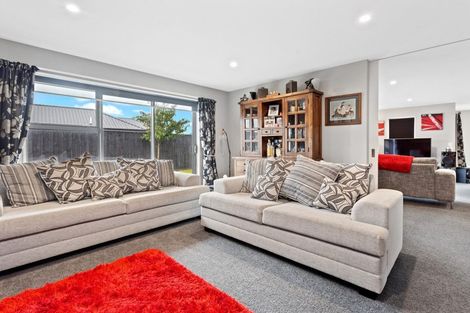 Photo of property in 6 Loeb Place, Rolleston, 7614