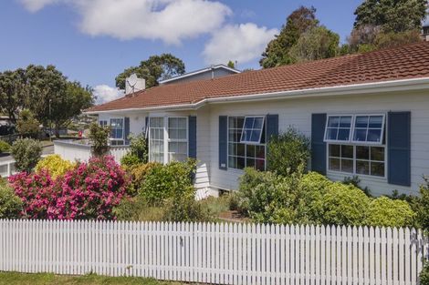 Photo of property in 65 Churton Drive, Churton Park, Wellington, 6037