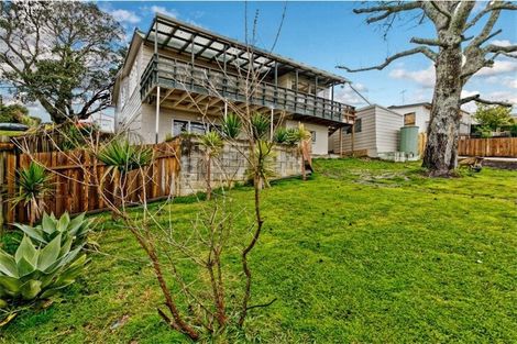 Photo of property in 16a Holiday Road, Stanmore Bay, Whangaparaoa, 0932