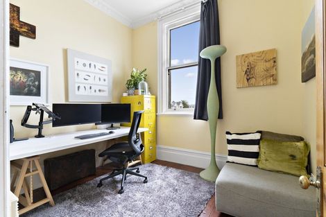 Photo of property in 49 Hawker Street, Mount Victoria, Wellington, 6011