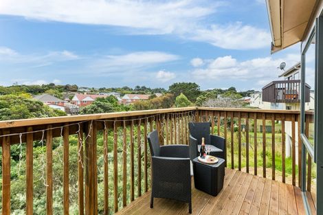 Photo of property in 16 Morere Street, Titahi Bay, Porirua, 5022