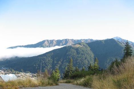 Photo of property in 33 Vancouver Drive, Queenstown, 9300