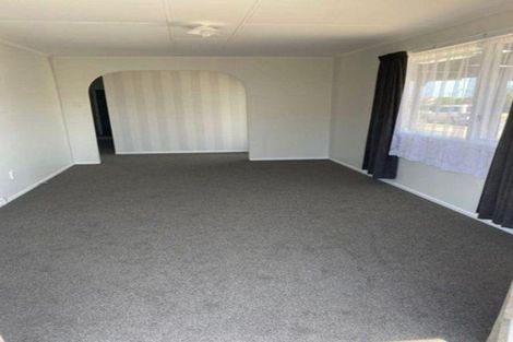 Photo of property in 12 Mosston Road, Castlecliff, Whanganui, 4501