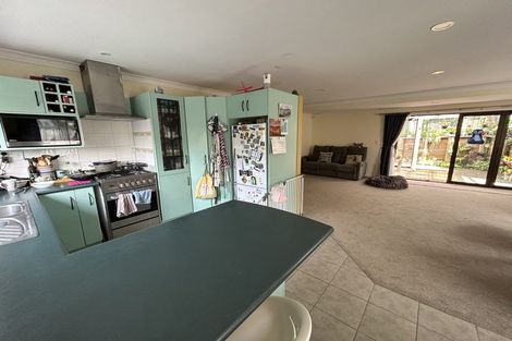 Photo of property in 1/98 Manhattan Heights, Glendene, Auckland, 0602