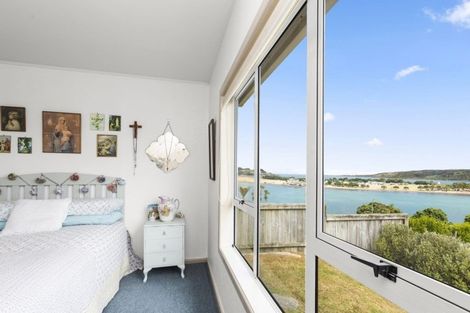 Photo of property in 9 Helen Place, Raglan, 3225